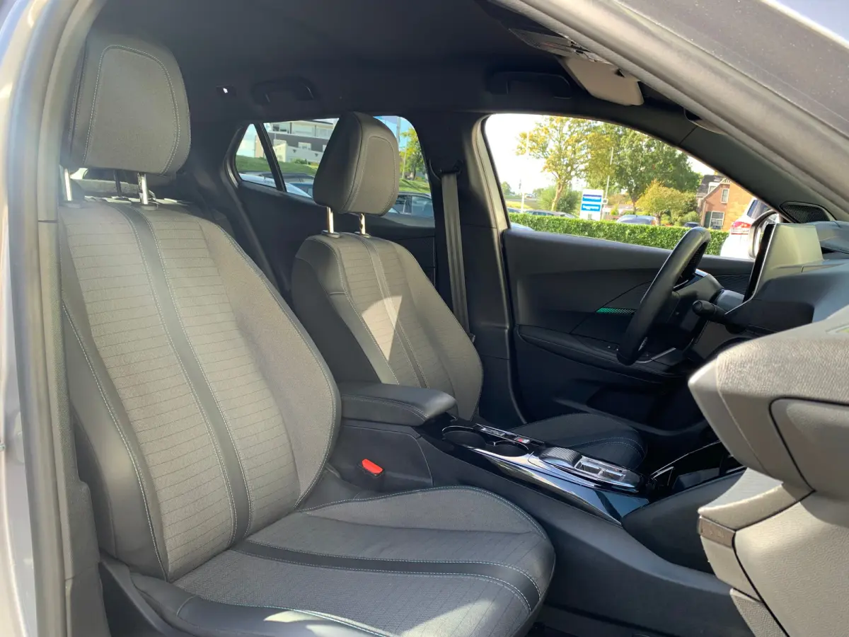 EV Allure Pack 50 kWh SOH 94% | Airco | Camera | Cruise Adaptief | DAB | Keyless | LED | LMV 17" | Navi | PDC Achter | Stoelverwarming |