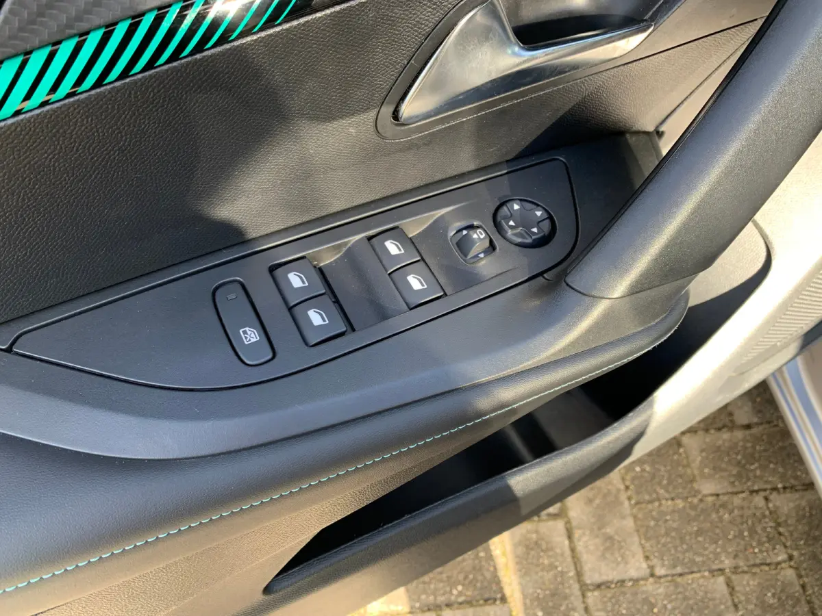 EV Allure Pack 50 kWh SOH 94% | Airco | Camera | Cruise Adaptief | DAB | Keyless | LED | LMV 17" | Navi | PDC Achter | Stoelverwarming |