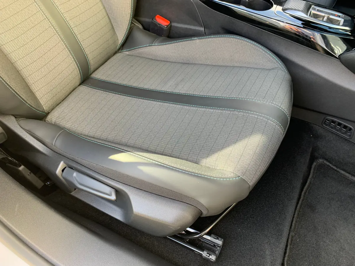 EV Allure Pack 50 kWh SOH 94% | Airco | Camera | Cruise Adaptief | DAB | Keyless | LED | LMV 17" | Navi | PDC Achter | Stoelverwarming |