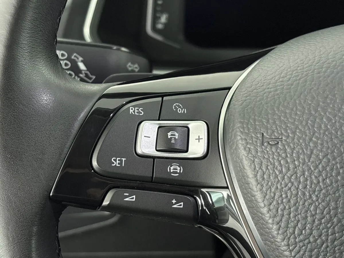 1.5 TSI ACT Highline Business R Trekhaak | Stoelverwarming | Adaptive Cruise Control | Parkeersensoren Voor en Achter | Achteruitrijcamera