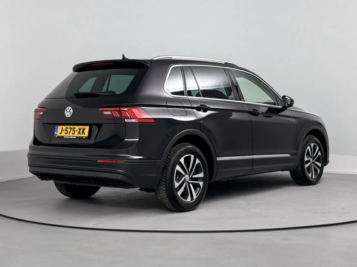 1.5 TSI ACT Highline Business R Trekhaak | Stoelverwarming | Adaptive Cruise Control | Parkeersensoren Voor en Achter | Achteruitrijcamera