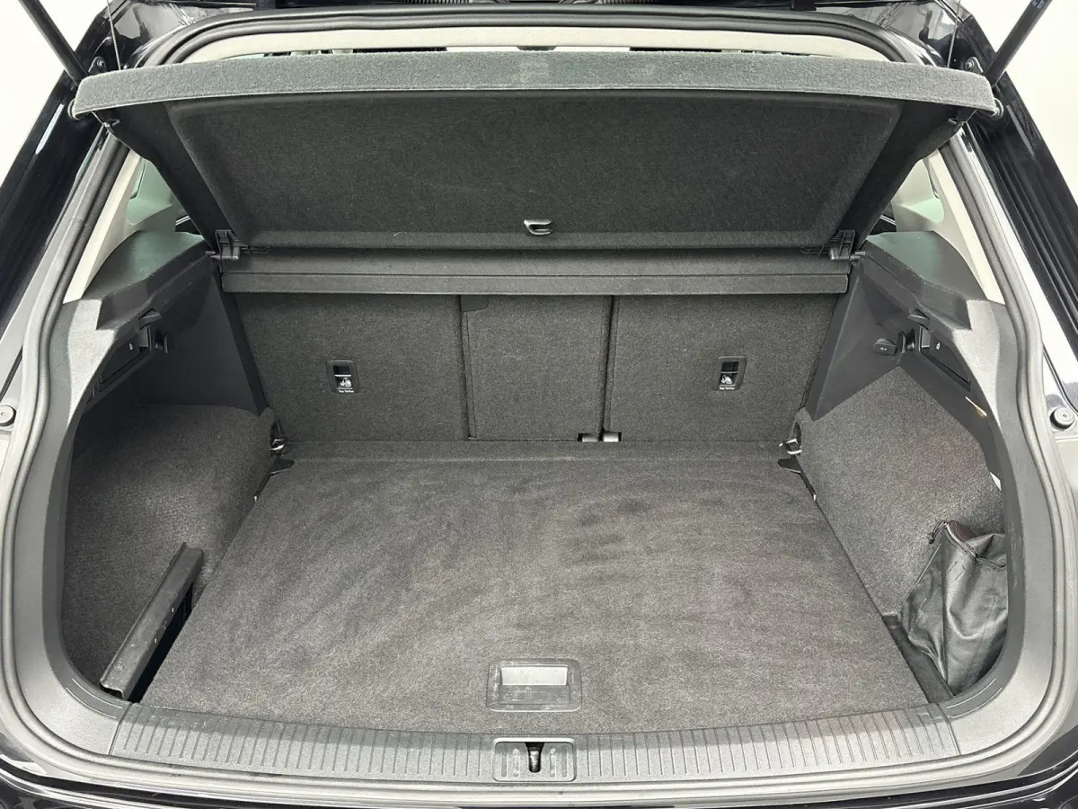 1.5 TSI ACT Highline Business R Trekhaak | Stoelverwarming | Adaptive Cruise Control | Parkeersensoren Voor en Achter | Achteruitrijcamera