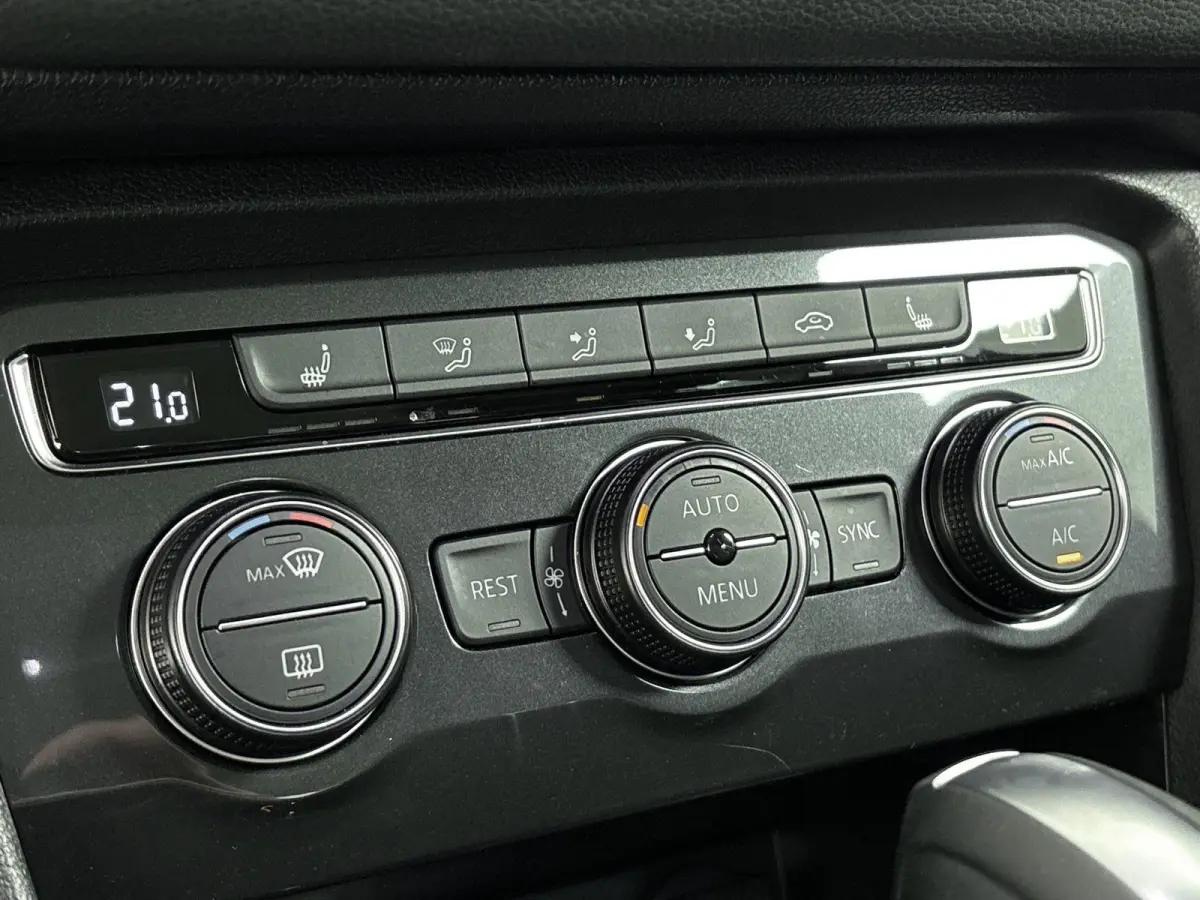 1.5 TSI ACT Highline Business R Trekhaak | Stoelverwarming | Adaptive Cruise Control | Parkeersensoren Voor en Achter | Achteruitrijcamera