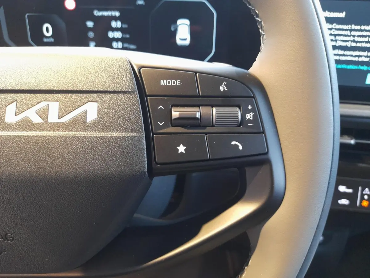 Light Edition 63 kWh Nieuw model | Navi | Camera | Accu=100% | Apple Carplay/Android Auto | Fabrieksgarantie t/m 30-4-2032 + 3x 1 jaar* | NAP