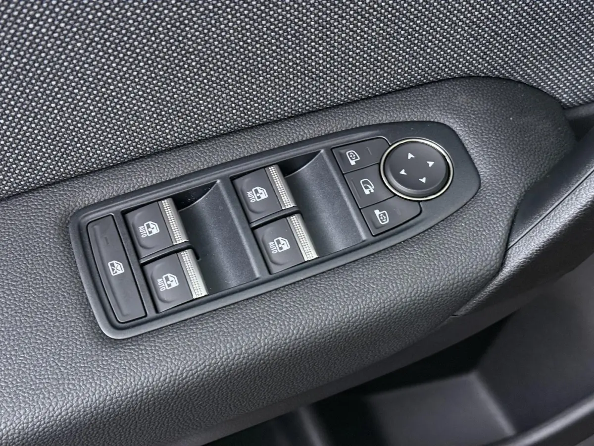 1.8 HEV AT Intense+ | €2.000 voorraadvoordeel | Keyless entry en go | Stoelverwarming | Adaptieve Cruise Control | Parkeersensoren rondom |