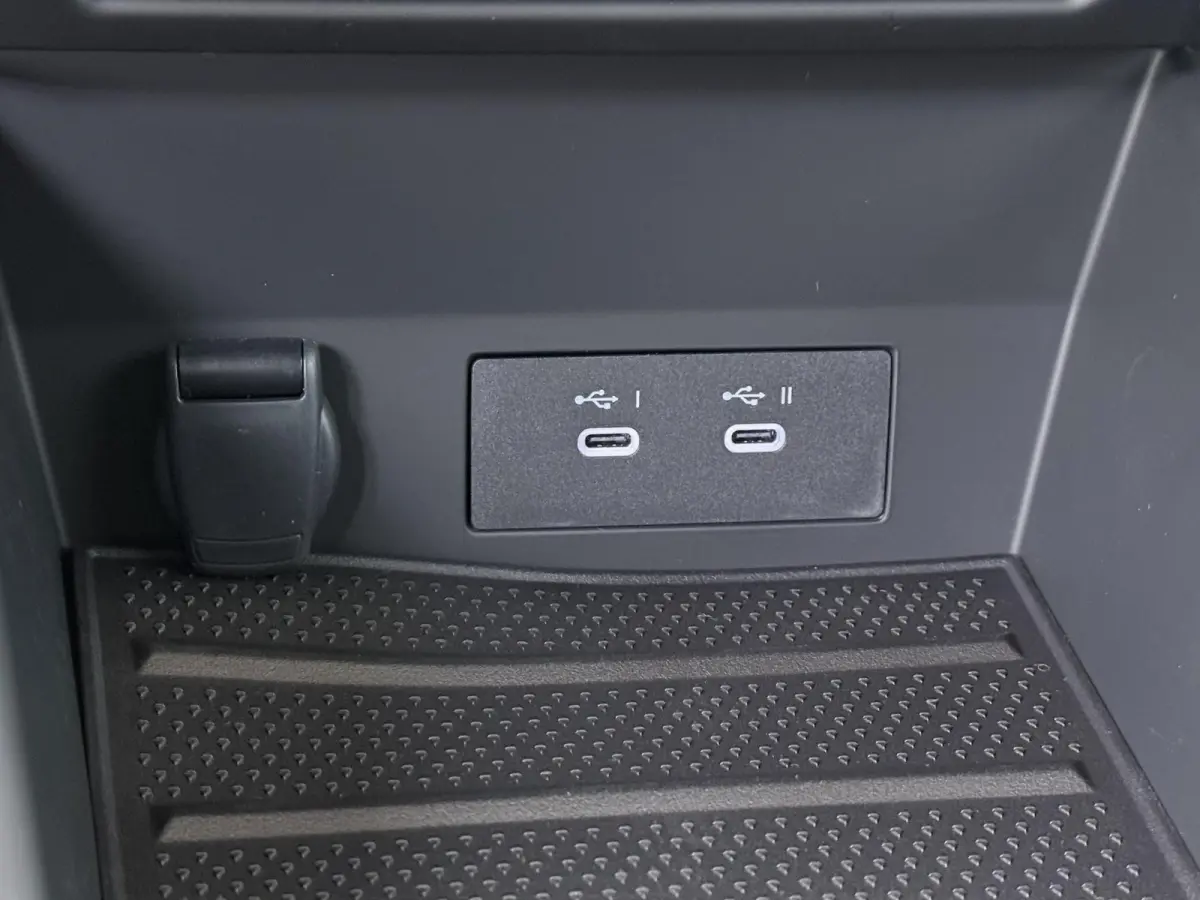 1.8 HEV AT Intense+ | €2.000 voorraadvoordeel | Keyless entry en go | Stoelverwarming | Adaptieve Cruise Control | Parkeersensoren rondom |