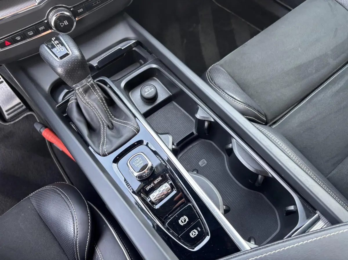 2.0 T4 Inscription R-Design | Harman & Kardon | Trekhaak | Camera
