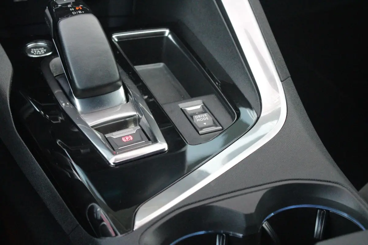 1.6 HYbrid 225PK GT PACK BUSINESS BLACK PACK | AFNEEMBARE TREKHAAK | ADAPTIVE CRUISE CONTROL | ELEKLTRISCH VERSTELBARE BESTUUDERSSTOEL MET GEHEUGENFUNCTIE | MASSAGE FUNCTIE OP BEIDE VOORSTOE