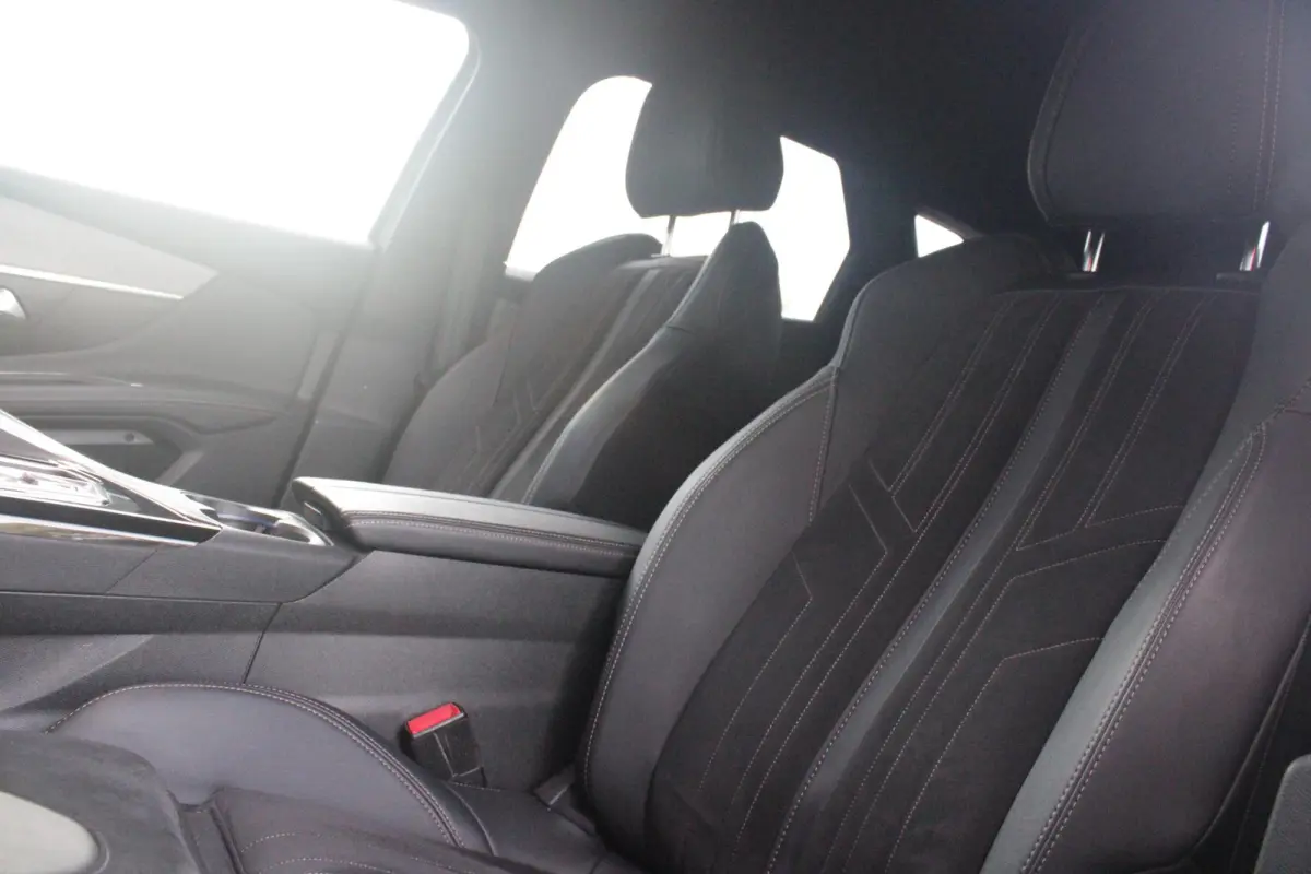 1.6 HYbrid 225PK GT PACK BUSINESS BLACK PACK | AFNEEMBARE TREKHAAK | ADAPTIVE CRUISE CONTROL | ELEKLTRISCH VERSTELBARE BESTUUDERSSTOEL MET GEHEUGENFUNCTIE | MASSAGE FUNCTIE OP BEIDE VOORSTOE