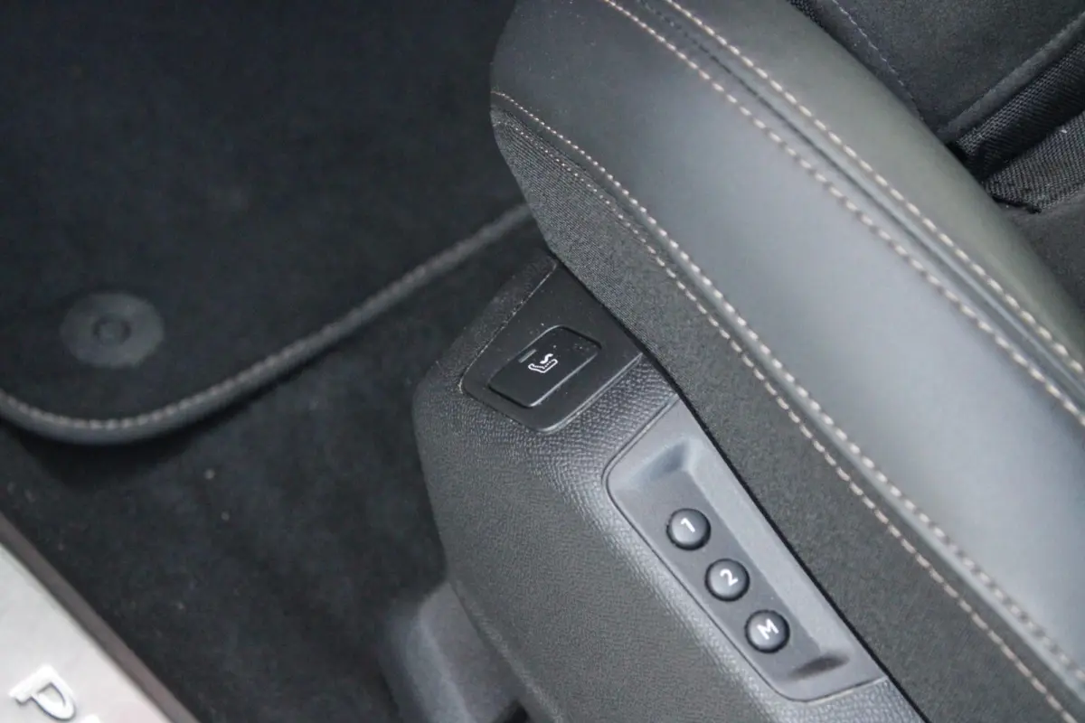 1.6 HYbrid 225PK GT PACK BUSINESS BLACK PACK | AFNEEMBARE TREKHAAK | ADAPTIVE CRUISE CONTROL | ELEKLTRISCH VERSTELBARE BESTUUDERSSTOEL MET GEHEUGENFUNCTIE | MASSAGE FUNCTIE OP BEIDE VOORSTOE