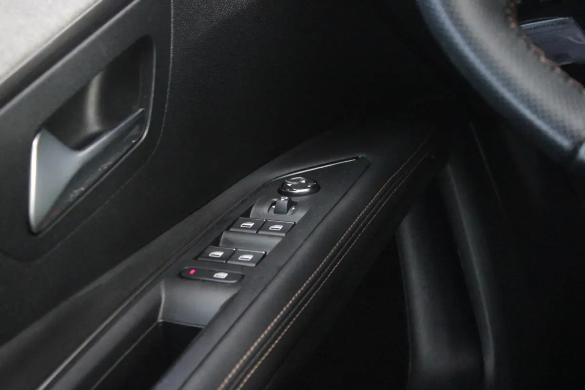 1.6 HYbrid 225PK GT PACK BUSINESS BLACK PACK | AFNEEMBARE TREKHAAK | ADAPTIVE CRUISE CONTROL | ELEKLTRISCH VERSTELBARE BESTUUDERSSTOEL MET GEHEUGENFUNCTIE | MASSAGE FUNCTIE OP BEIDE VOORSTOE
