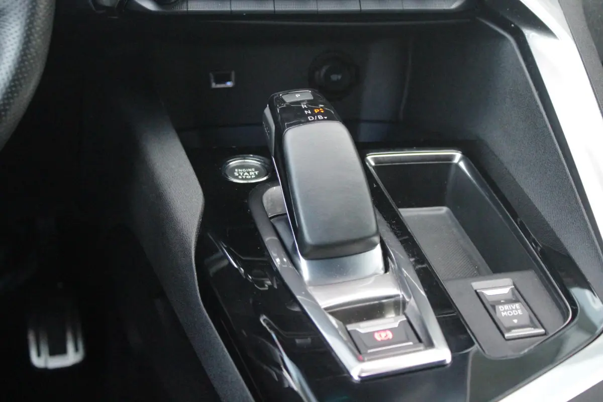 1.6 HYbrid 225PK GT PACK BUSINESS BLACK PACK | AFNEEMBARE TREKHAAK | ADAPTIVE CRUISE CONTROL | ELEKLTRISCH VERSTELBARE BESTUUDERSSTOEL MET GEHEUGENFUNCTIE | MASSAGE FUNCTIE OP BEIDE VOORSTOE