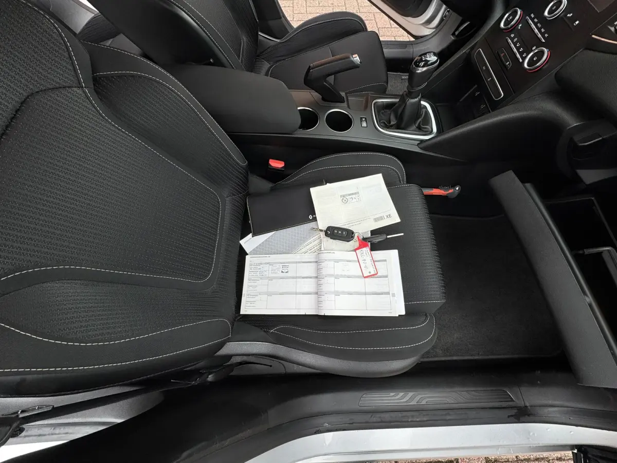 1.5 Blue dCi Limited, Euro 6, Apple Carplay, PDC,