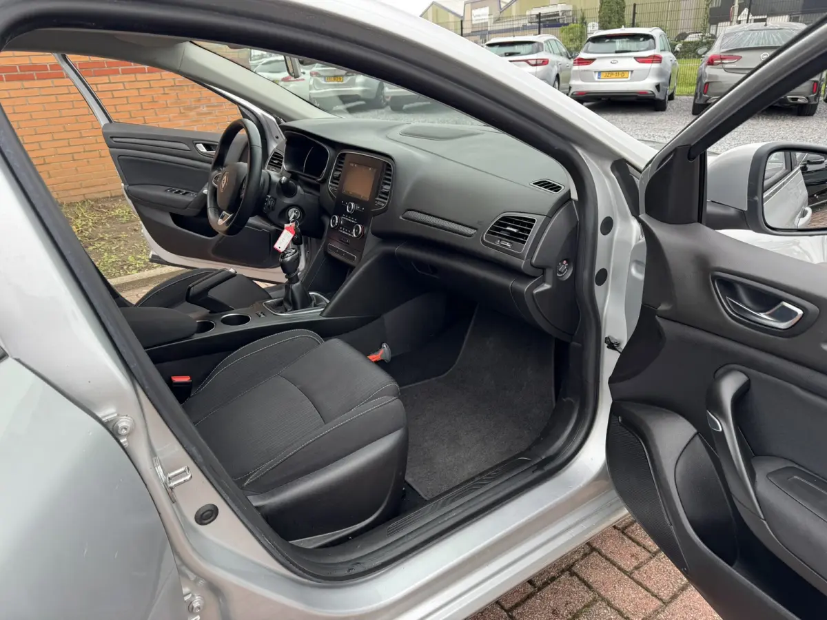 1.5 Blue dCi Limited, Euro 6, Apple Carplay, PDC,