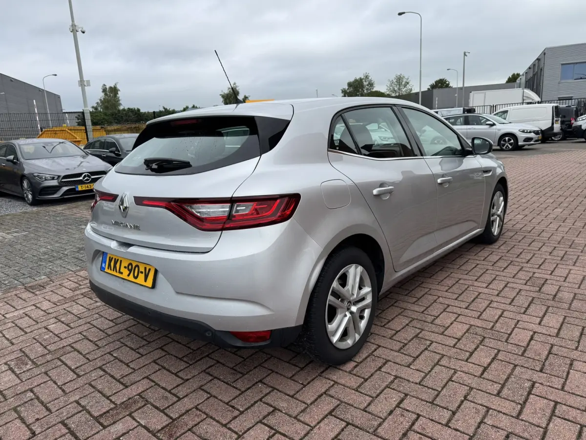 1.5 Blue dCi Limited, Euro 6, Apple Carplay, PDC,