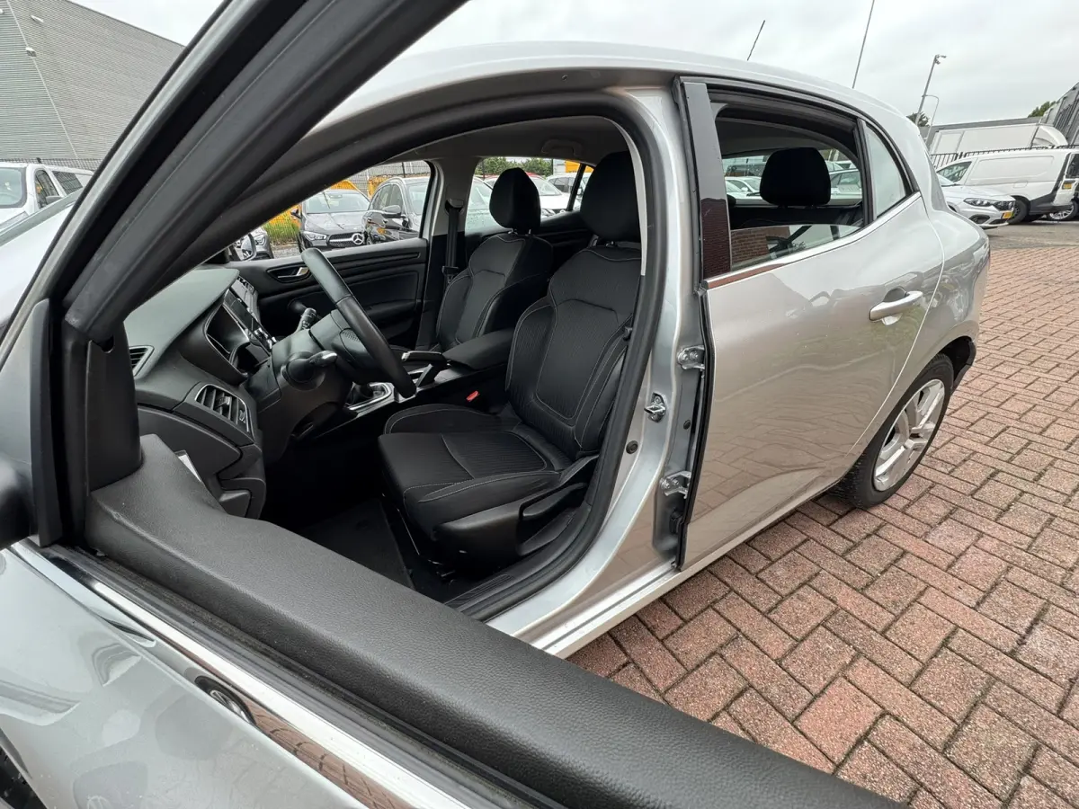 1.5 Blue dCi Limited, Euro 6, Apple Carplay, PDC,