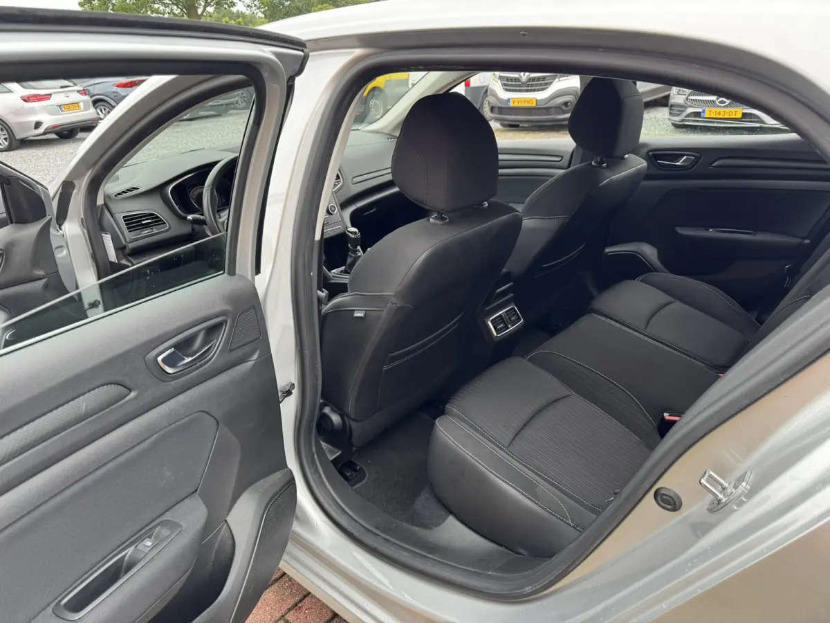 1.5 Blue dCi Limited, Euro 6, Apple Carplay, PDC,