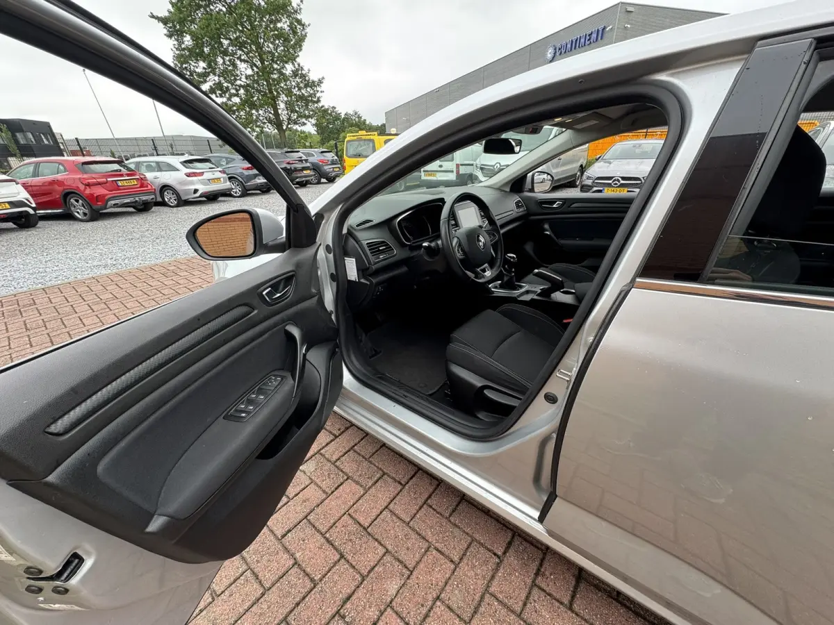 1.5 Blue dCi Limited, Euro 6, Apple Carplay, PDC,