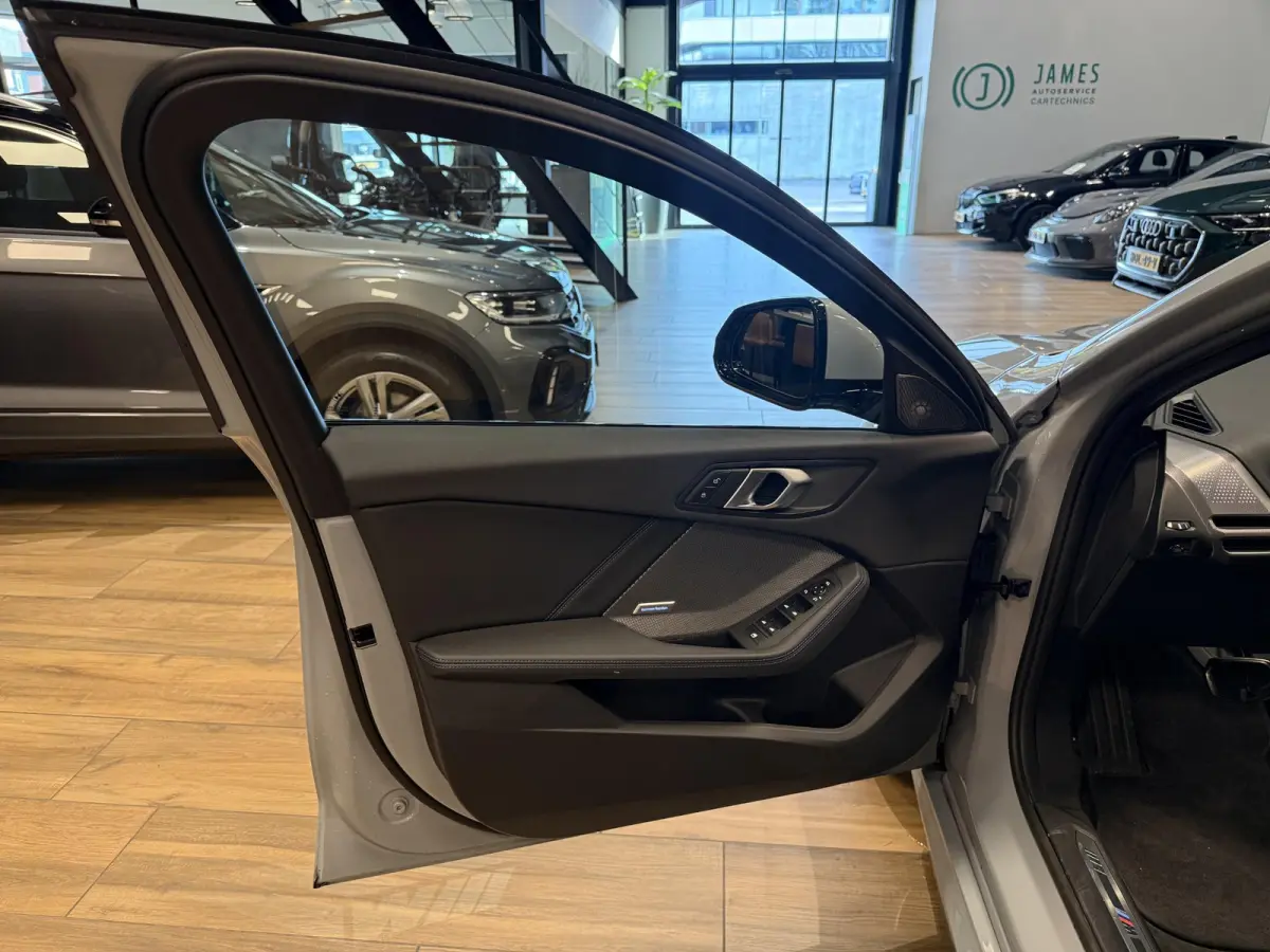 120 M Sport Design Edition |HARMAN KARDON|PANO|STUUR-STOEL VERW.|LED|M SPORT REM|