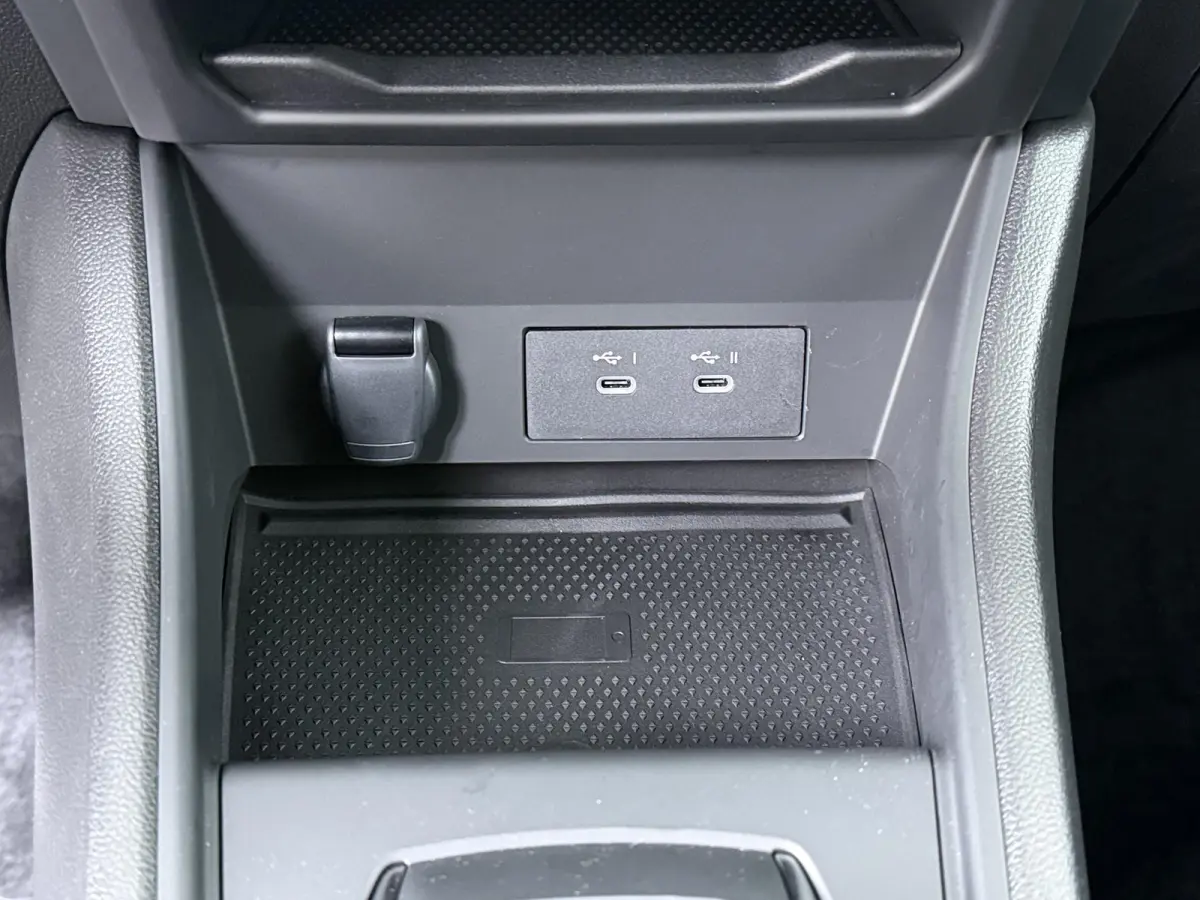 1.8 HEV AT Black Edition Black Edition | € 2.000 Korting! | Achteruitrijcamera | Apple Carplay/Android Auto | Climate Control | Cruise Control | Stoelverwarming