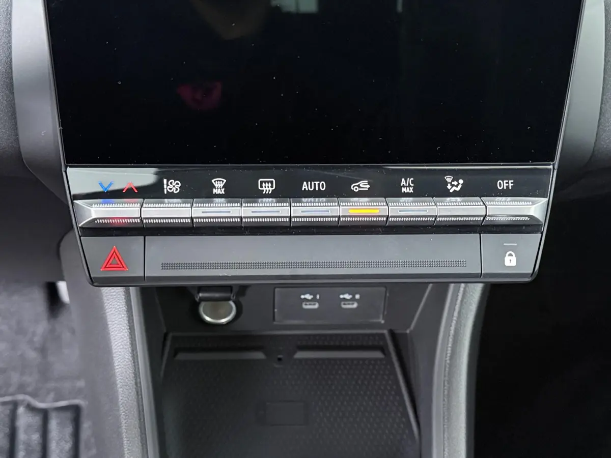 1.8 HEV AT Black Edition Black Edition | € 2.000 Korting! | Achteruitrijcamera | Apple Carplay/Android Auto | Climate Control | Cruise Control | Stoelverwarming