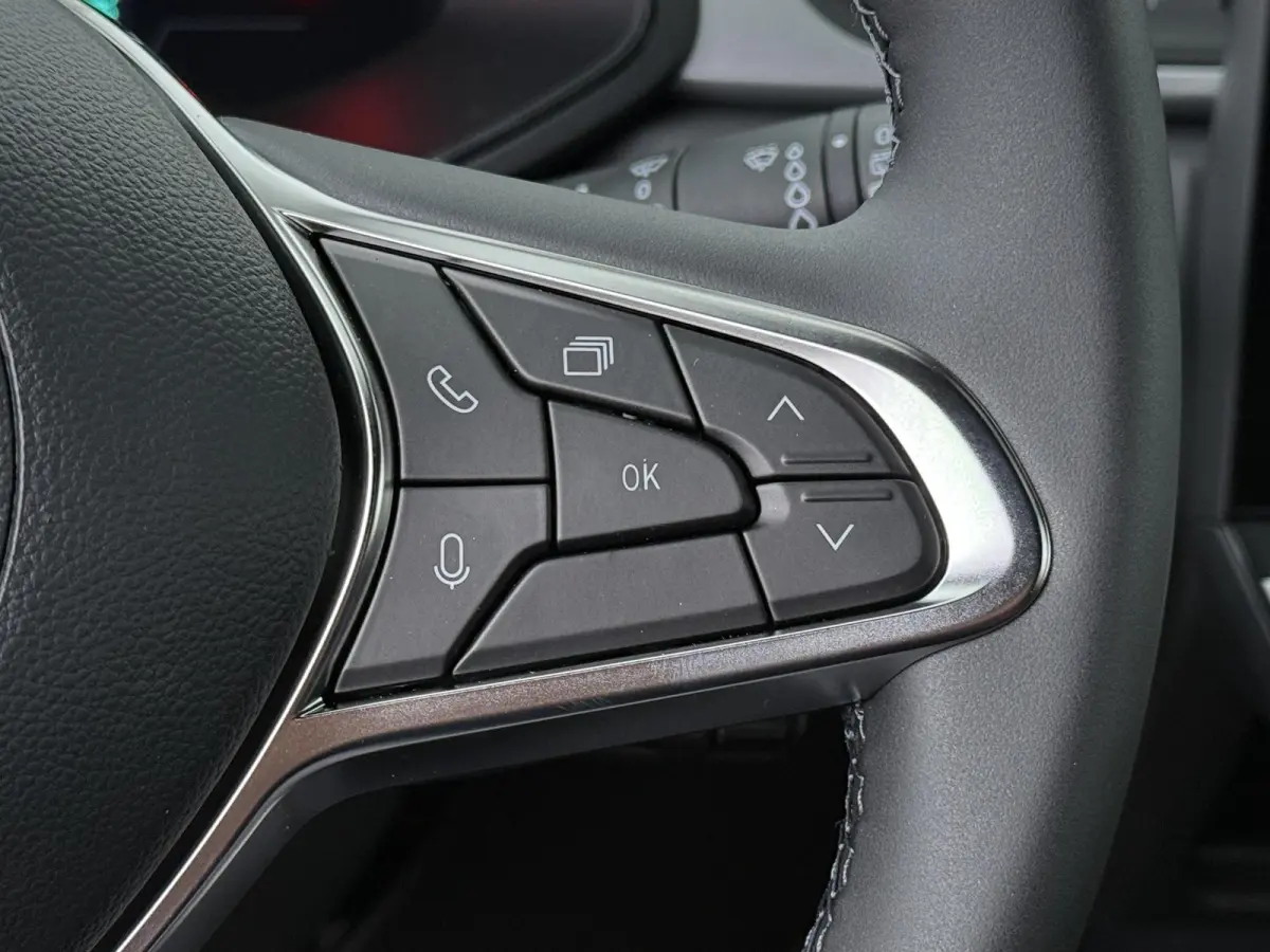 1.8 HEV AT Black Edition Black Edition | € 2.000 Korting! | Achteruitrijcamera | Apple Carplay/Android Auto | Climate Control | Cruise Control | Stoelverwarming