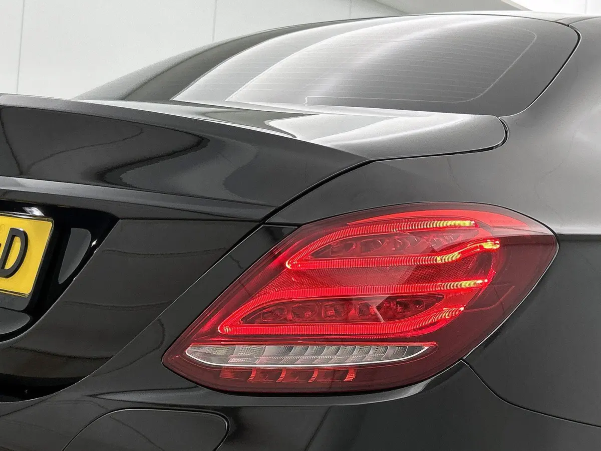 350 e Lease Edition | Sfeerverlichting | Stoelverwarming | Achteruitrijcamera | Parkeersensoren |