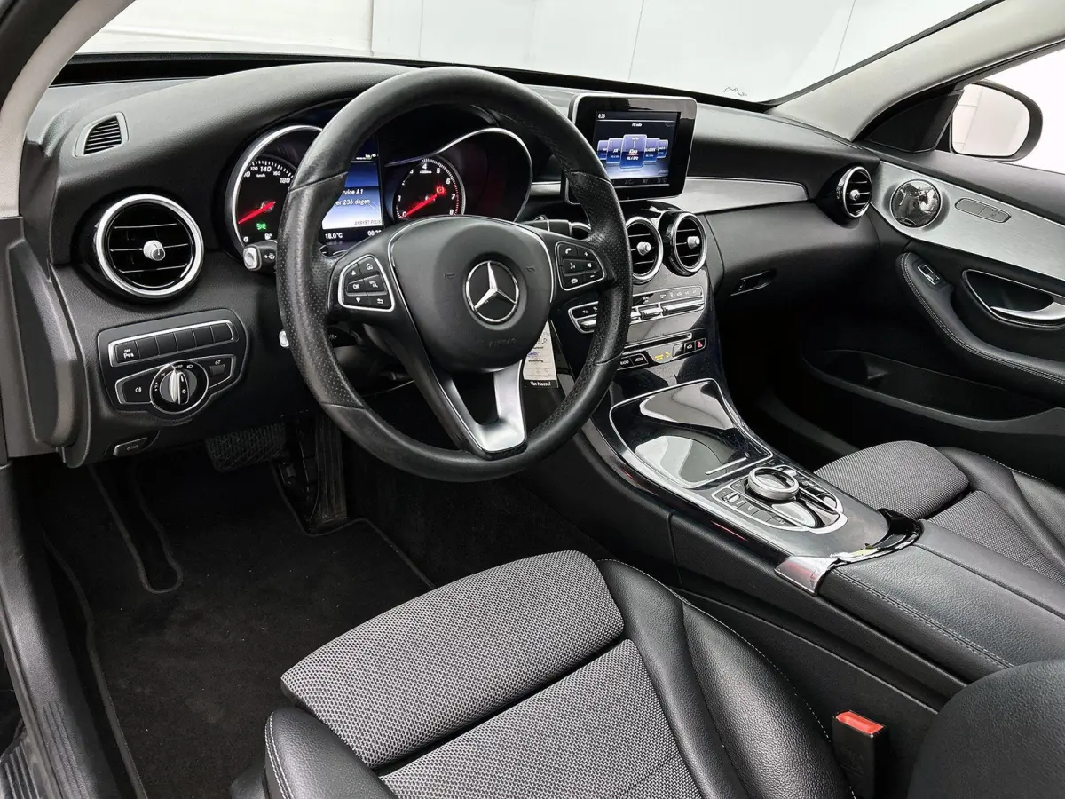 350 e Lease Edition | Sfeerverlichting | Stoelverwarming | Achteruitrijcamera | Parkeersensoren |