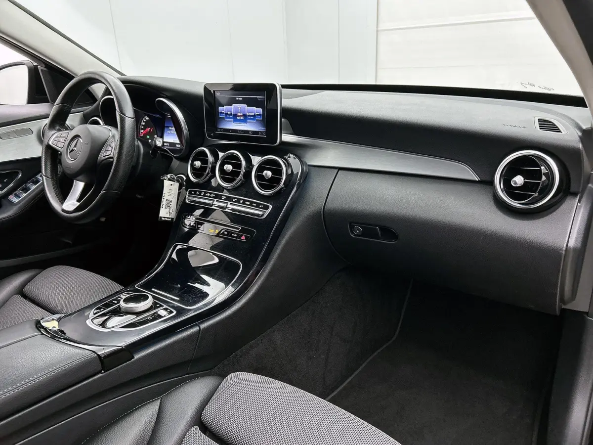 350 e Lease Edition | Sfeerverlichting | Stoelverwarming | Achteruitrijcamera | Parkeersensoren |