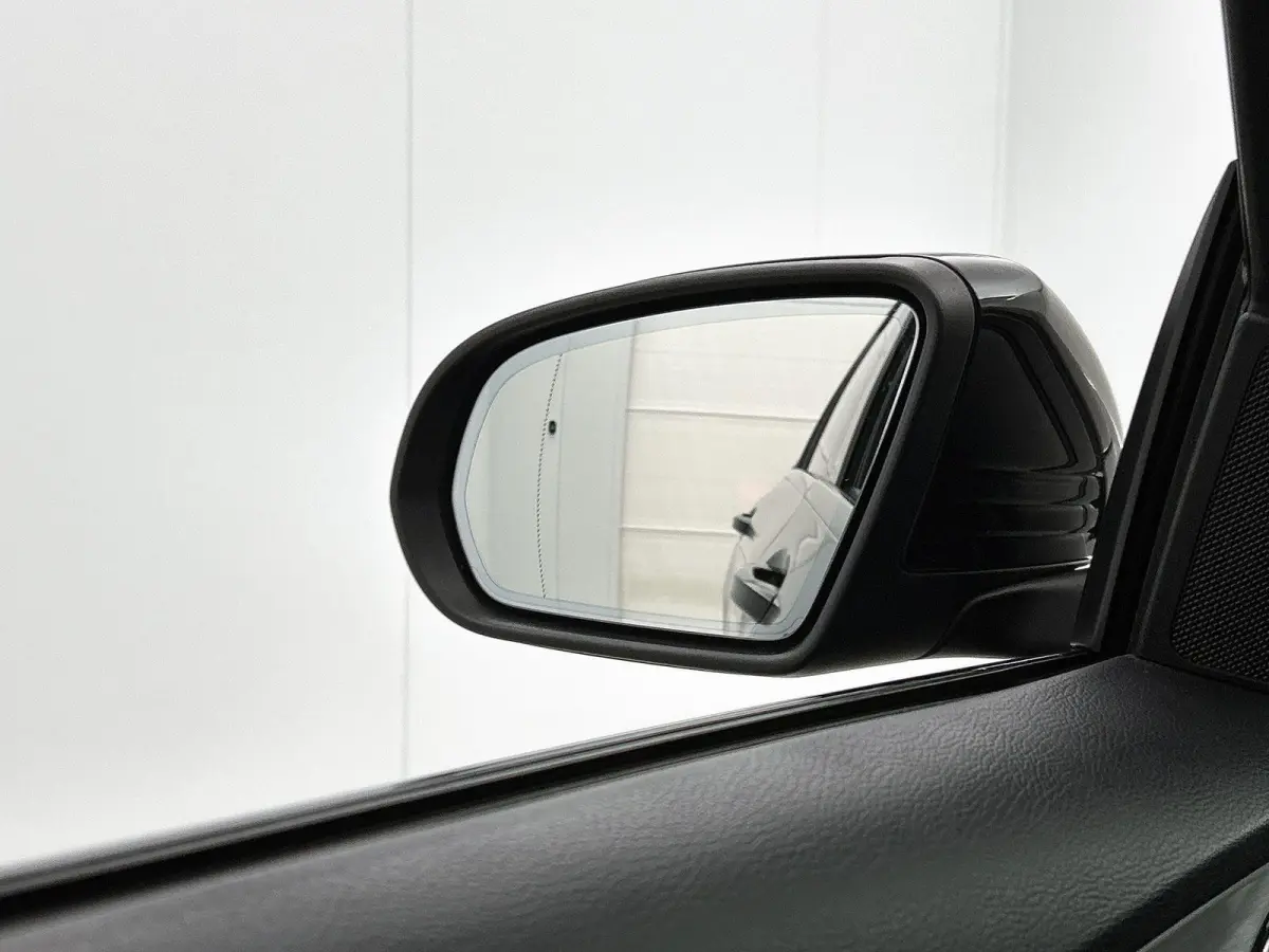 350 e Lease Edition | Sfeerverlichting | Stoelverwarming | Achteruitrijcamera | Parkeersensoren |