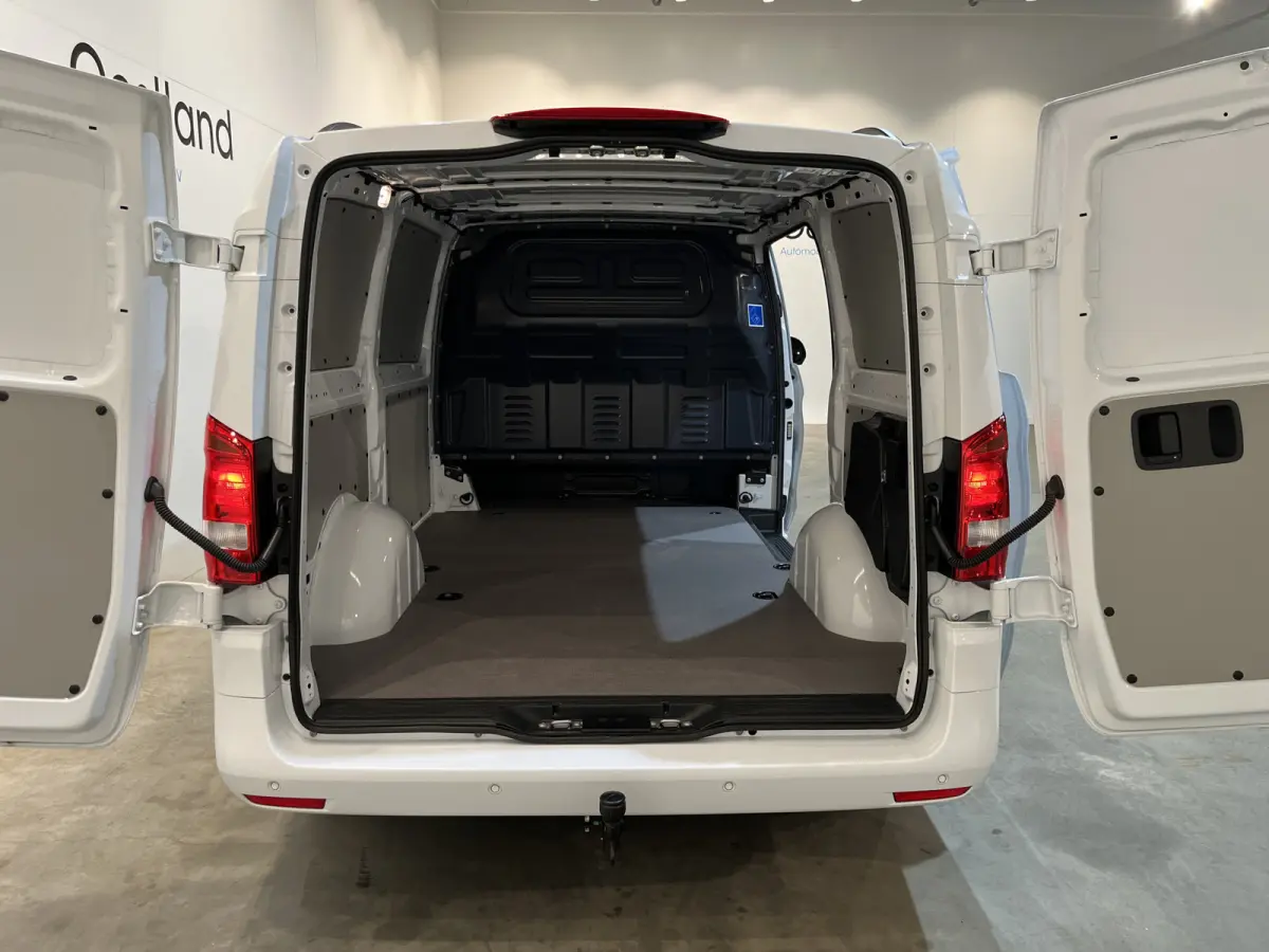 116 CDI Lang RWD Automaat / Euro 6 / Airco / CarPlay / Camera / Cruise Control  / Trekhaak / 3.800 KM !!!