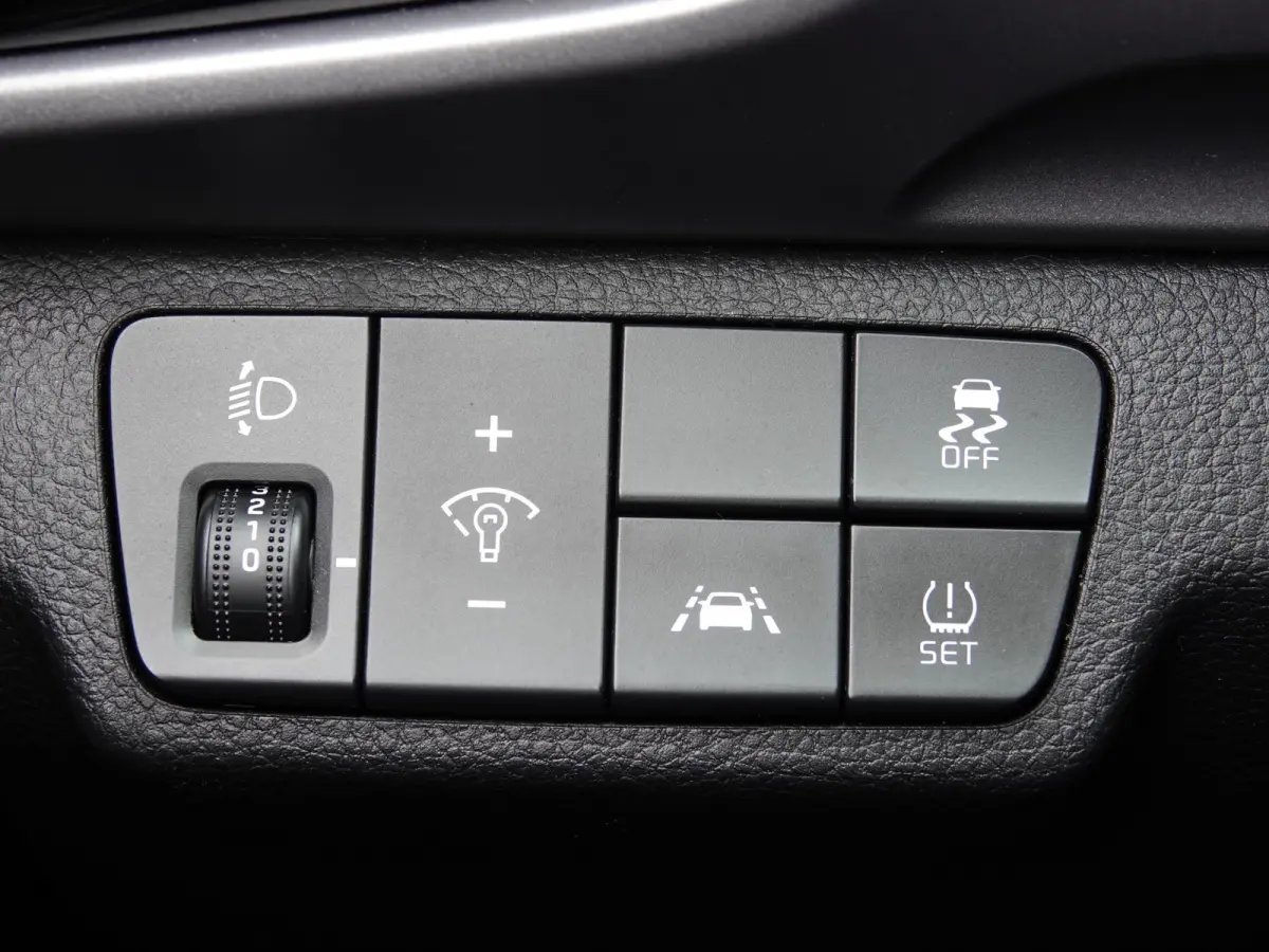1.0 T-GDi 100PK DynamicPlusLine TWO-TONE | KEYLESS | NAVI | LMV | CRUISE