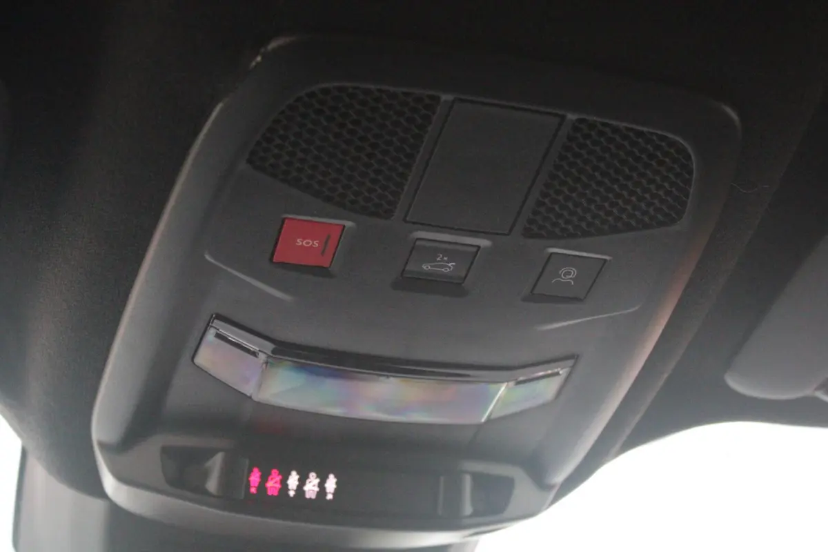 1.2 145PK AUTOMAAT Hybrid IBRIDA TI | TECHNO PACK: (LED MATRIX KOPLAMPEN, DRAADLOZE TELEFOONLADER, DODEHOEK DETECTIE, PARKEERSENSOREN VOOR ACHTER EN ZIJKANT, NAVIGATIE, ELEKTRISCH BEDIENBARE