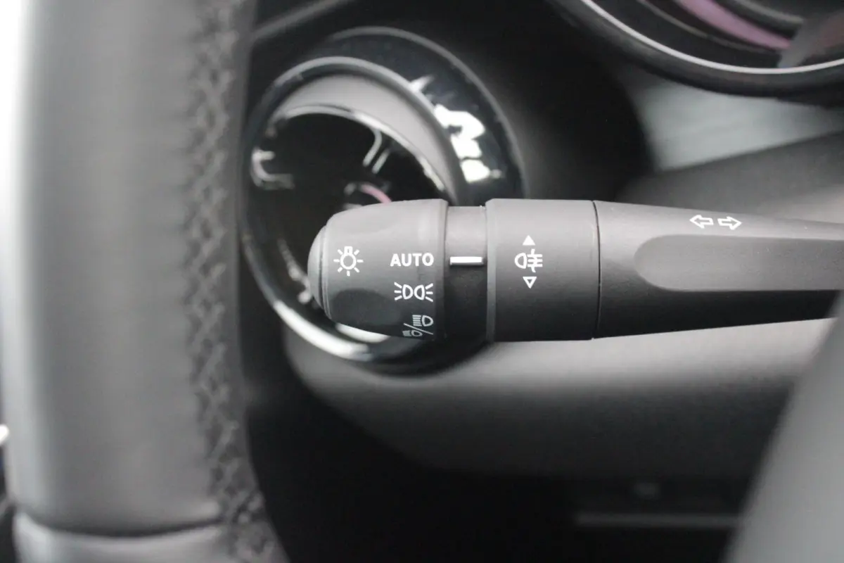 1.2 145PK AUTOMAAT Hybrid IBRIDA TI | TECHNO PACK: (LED MATRIX KOPLAMPEN, DRAADLOZE TELEFOONLADER, DODEHOEK DETECTIE, PARKEERSENSOREN VOOR ACHTER EN ZIJKANT, NAVIGATIE, ELEKTRISCH BEDIENBARE