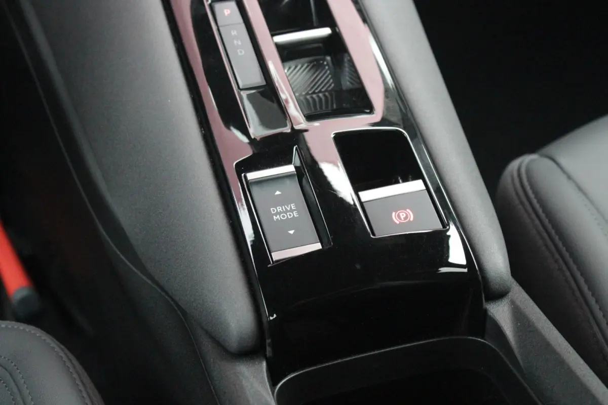 1.2 145PK AUTOMAAT Hybrid IBRIDA TI | TECHNO PACK: (LED MATRIX KOPLAMPEN, DRAADLOZE TELEFOONLADER, DODEHOEK DETECTIE, PARKEERSENSOREN VOOR ACHTER EN ZIJKANT, NAVIGATIE, ELEKTRISCH BEDIENBARE