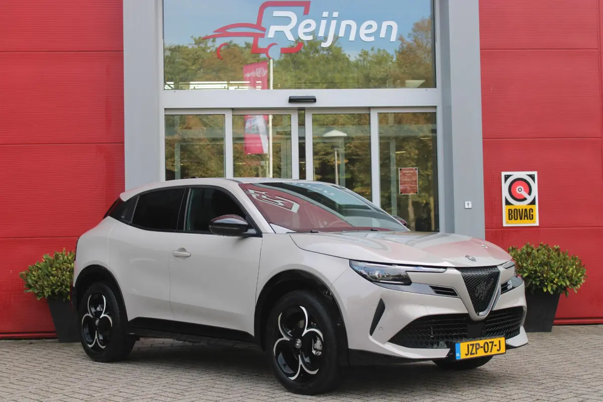 1.2 145PK AUTOMAAT Hybrid IBRIDA TI | TECHNO PACK: (LED MATRIX KOPLAMPEN, DRAADLOZE TELEFOONLADER, DODEHOEK DETECTIE, PARKEERSENSOREN VOOR ACHTER EN ZIJKANT, NAVIGATIE, ELEKTRISCH BEDIENBARE