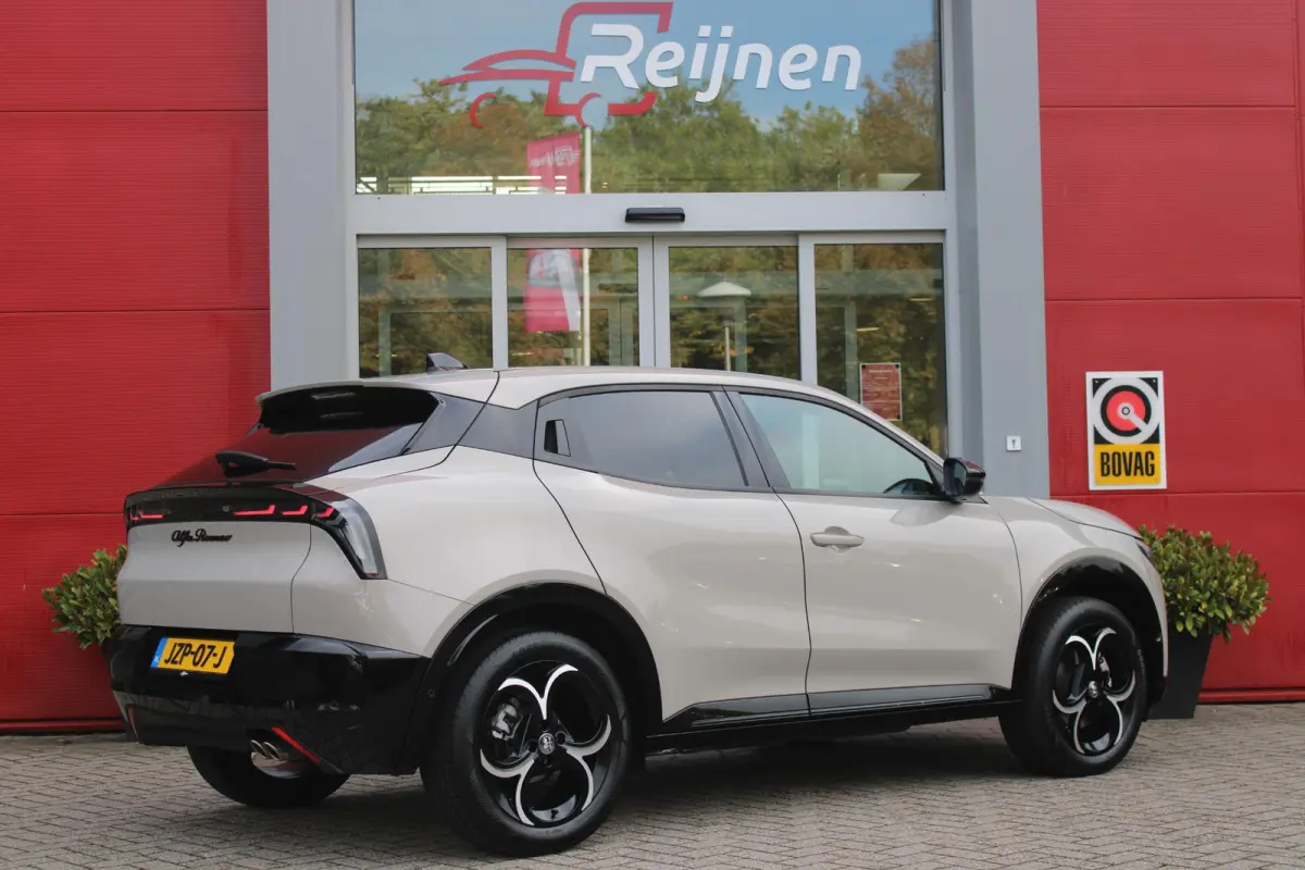 1.2 145PK AUTOMAAT Hybrid IBRIDA TI | TECHNO PACK: (LED MATRIX KOPLAMPEN, DRAADLOZE TELEFOONLADER, DODEHOEK DETECTIE, PARKEERSENSOREN VOOR ACHTER EN ZIJKANT, NAVIGATIE, ELEKTRISCH BEDIENBARE