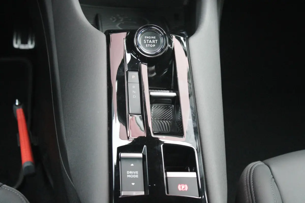 1.2 145PK AUTOMAAT Hybrid IBRIDA TI | TECHNO PACK: (LED MATRIX KOPLAMPEN, DRAADLOZE TELEFOONLADER, DODEHOEK DETECTIE, PARKEERSENSOREN VOOR ACHTER EN ZIJKANT, NAVIGATIE, ELEKTRISCH BEDIENBARE
