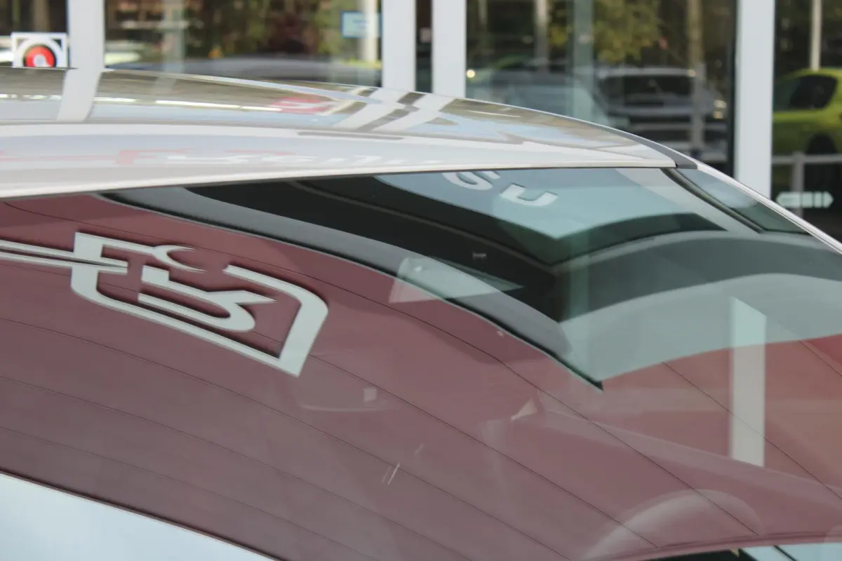 1.2 145PK AUTOMAAT Hybrid IBRIDA TI | TECHNO PACK: (LED MATRIX KOPLAMPEN, DRAADLOZE TELEFOONLADER, DODEHOEK DETECTIE, PARKEERSENSOREN VOOR ACHTER EN ZIJKANT, NAVIGATIE, ELEKTRISCH BEDIENBARE