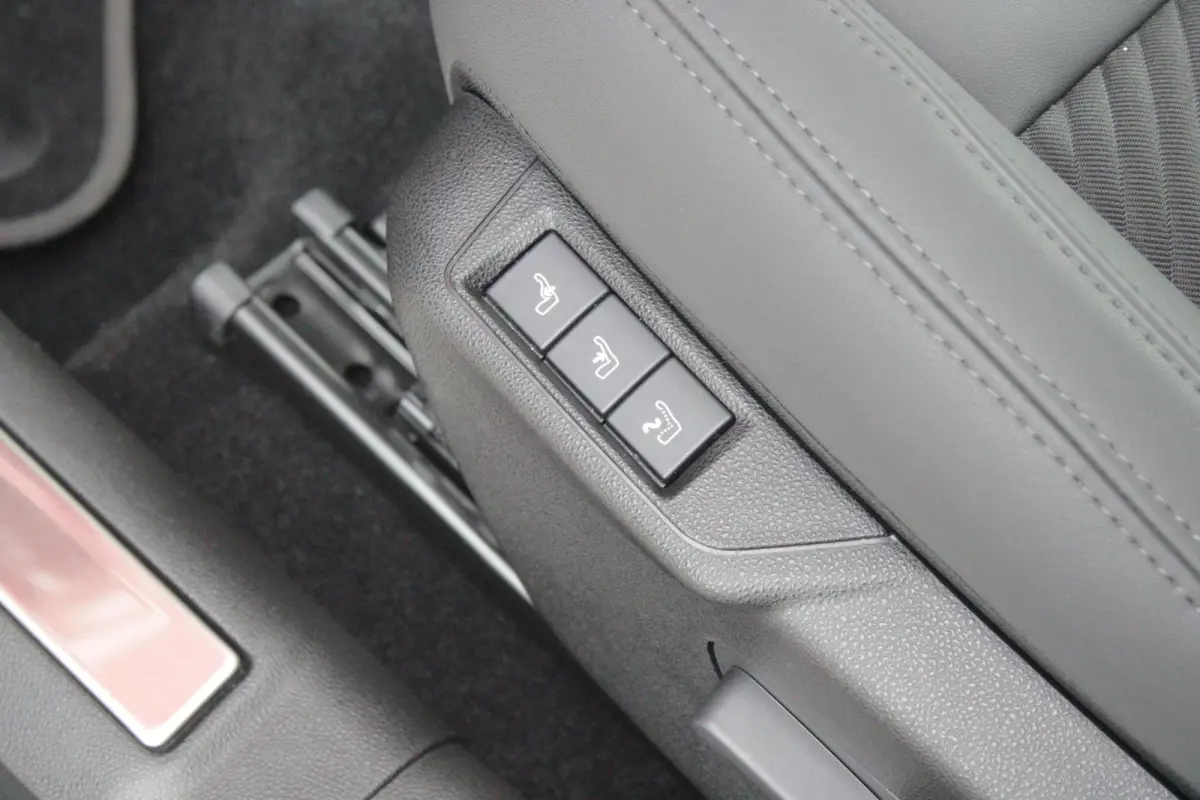 1.2 145PK AUTOMAAT Hybrid IBRIDA TI | TECHNO PACK: (LED MATRIX KOPLAMPEN, DRAADLOZE TELEFOONLADER, DODEHOEK DETECTIE, PARKEERSENSOREN VOOR ACHTER EN ZIJKANT, NAVIGATIE, ELEKTRISCH BEDIENBARE