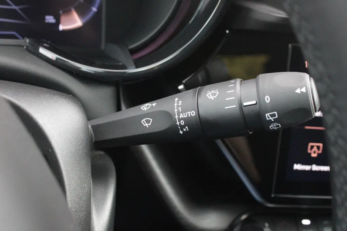 1.2 145PK AUTOMAAT Hybrid IBRIDA TI | TECHNO PACK: (LED MATRIX KOPLAMPEN, DRAADLOZE TELEFOONLADER, DODEHOEK DETECTIE, PARKEERSENSOREN VOOR ACHTER EN ZIJKANT, NAVIGATIE, ELEKTRISCH BEDIENBARE