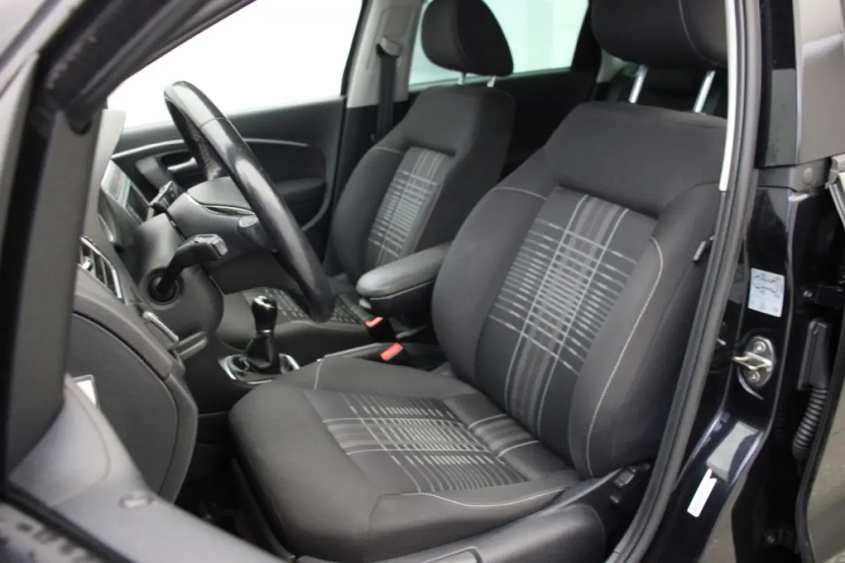 1.0 Style Connected Series - Navi, Clima, Stoelverw. Cruise