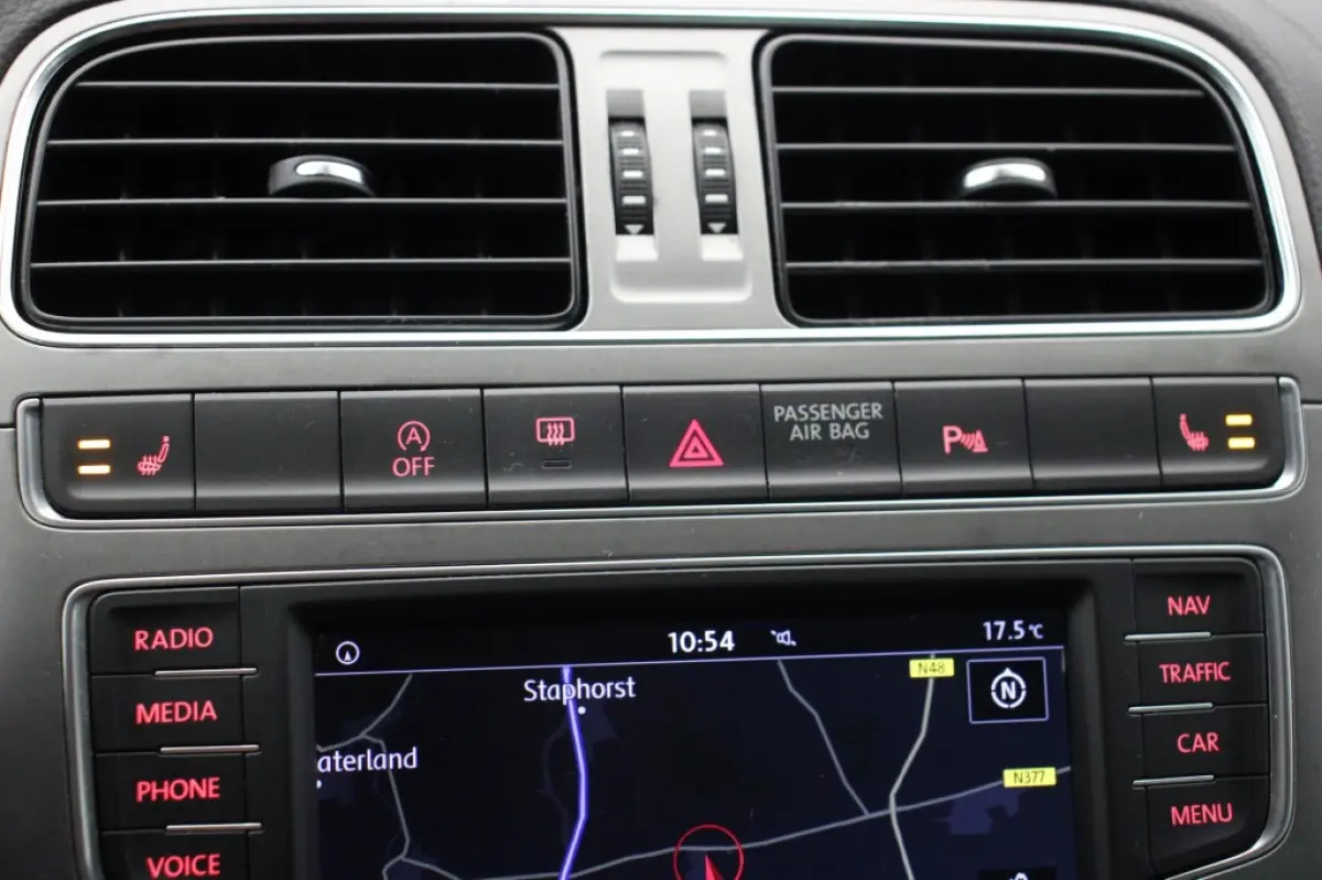 1.0 Style Connected Series - Navi, Clima, Stoelverw. Cruise