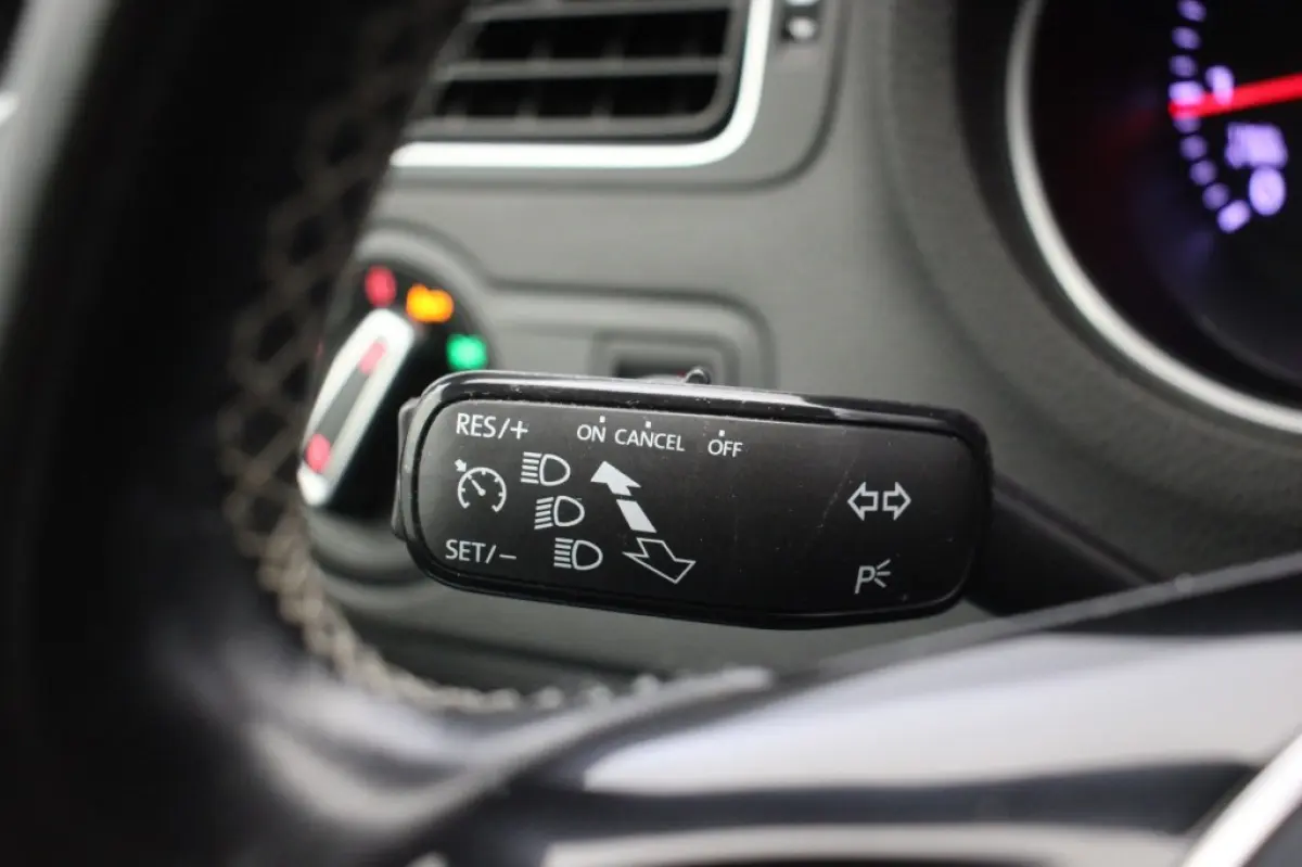 1.0 Style Connected Series - Navi, Clima, Stoelverw. Cruise