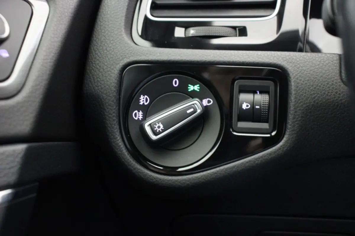 1.2 TSI R-Line - Navi, Clima, Stoelverw. Cruise
