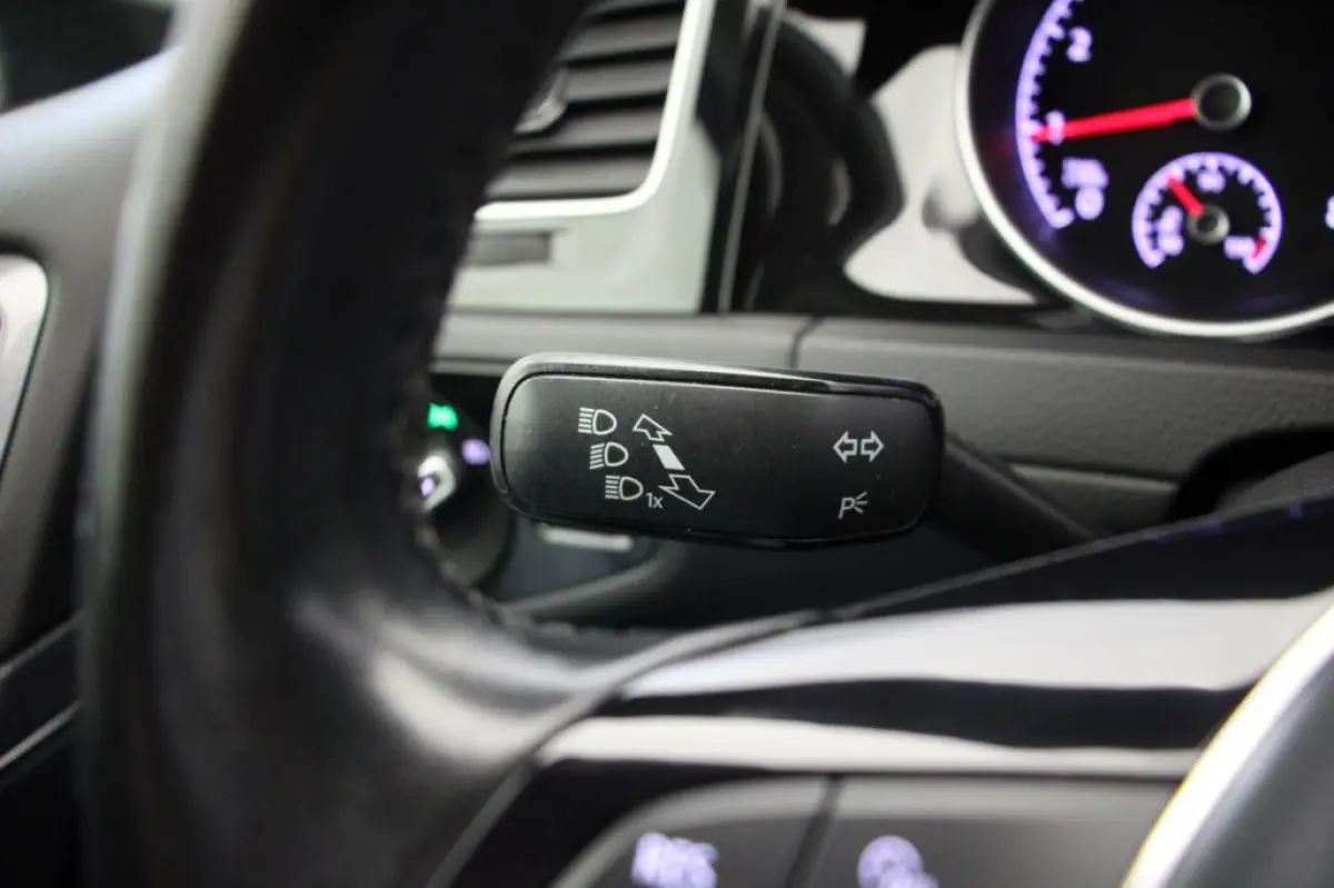 1.2 TSI R-Line - Navi, Clima, Stoelverw. Cruise