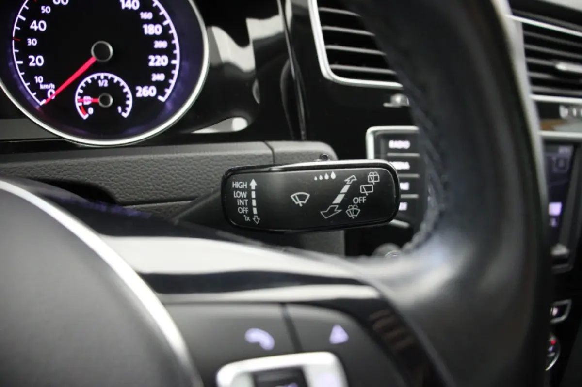 1.2 TSI R-Line - Navi, Clima, Stoelverw. Cruise