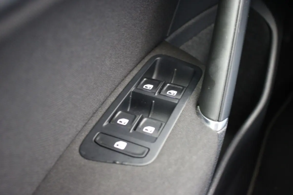 1.2 TSI R-Line - Navi, Clima, Stoelverw. Cruise
