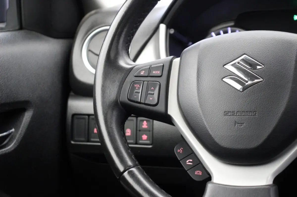 1.6 High Executive - Panorama, Carplay, Camera, Adapt. Cruise, Clima, Stoelverw.