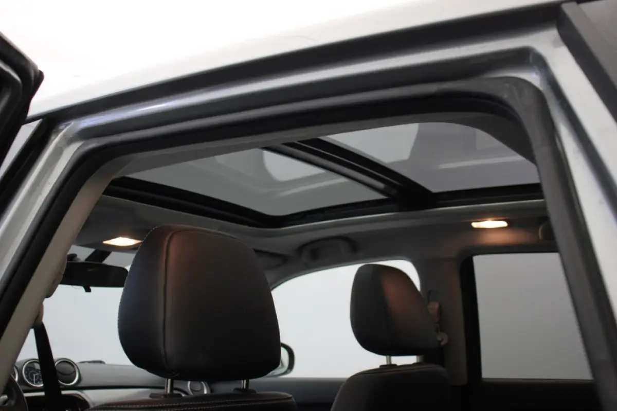 1.6 High Executive - Panorama, Carplay, Camera, Adapt. Cruise, Clima, Stoelverw.